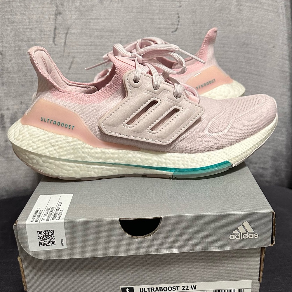Adidas Ultraboost 22 GX8016 Running Shoes